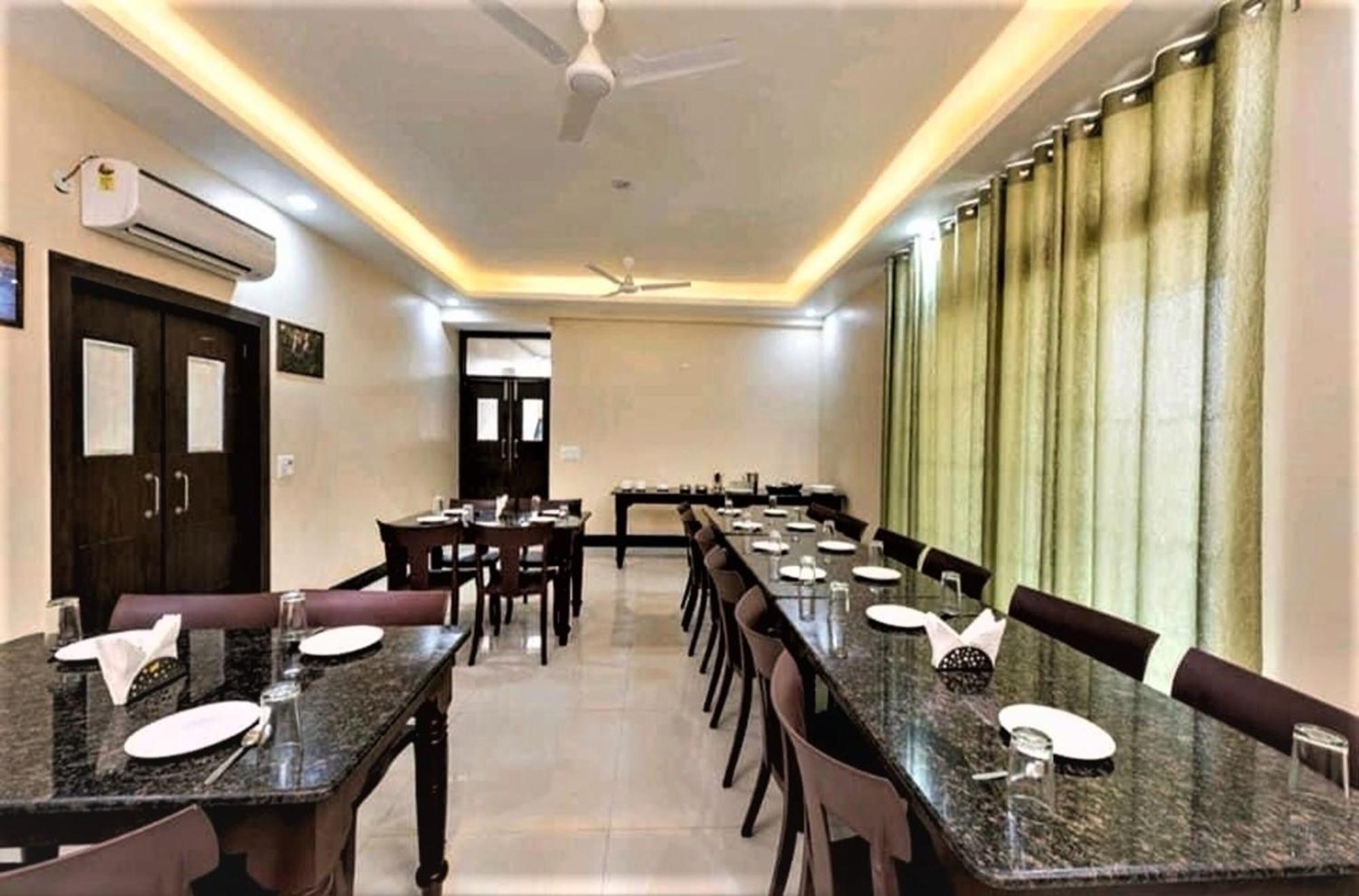 Hotel Ravi Residency Bharatpur Exteriör bild
