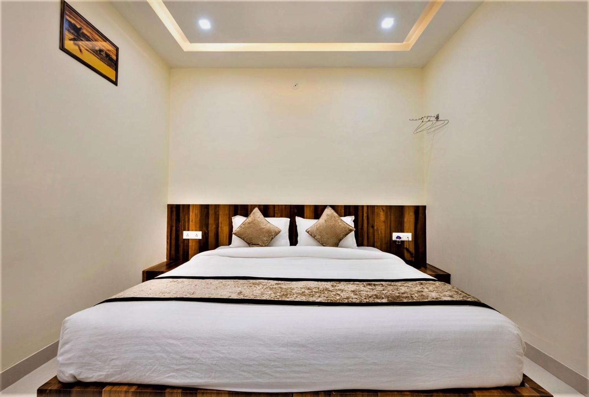 Hotel Ravi Residency Bharatpur Exteriör bild